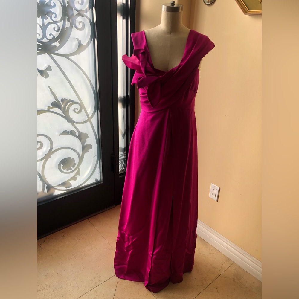 Marchesa fuchsia gown size 6